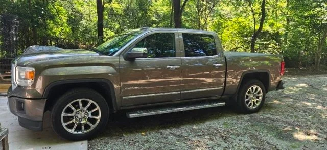 Used 2015 Brown GMC Denali image 3