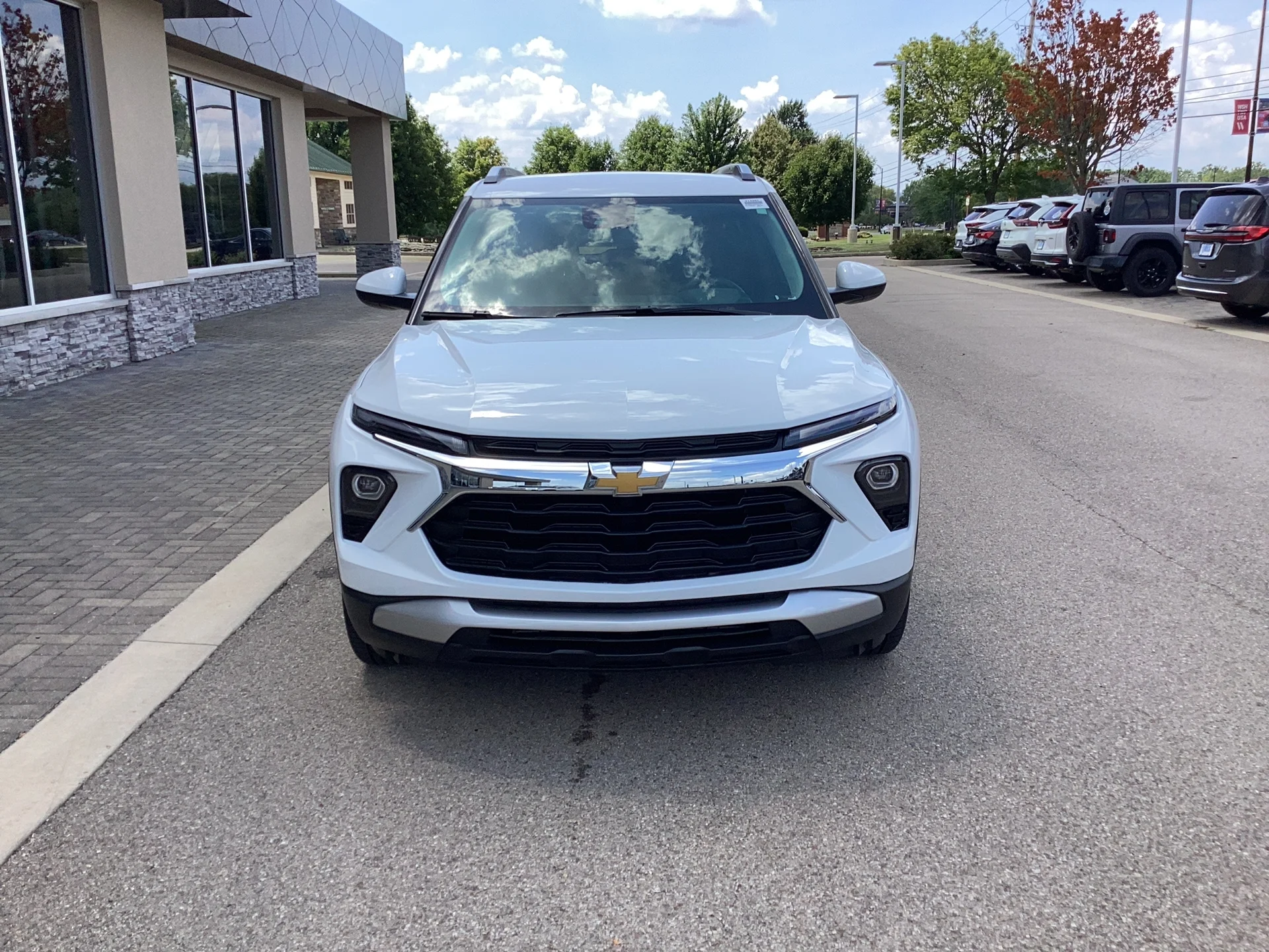 Used 2024 Summit White Chevrolet LT image 9
