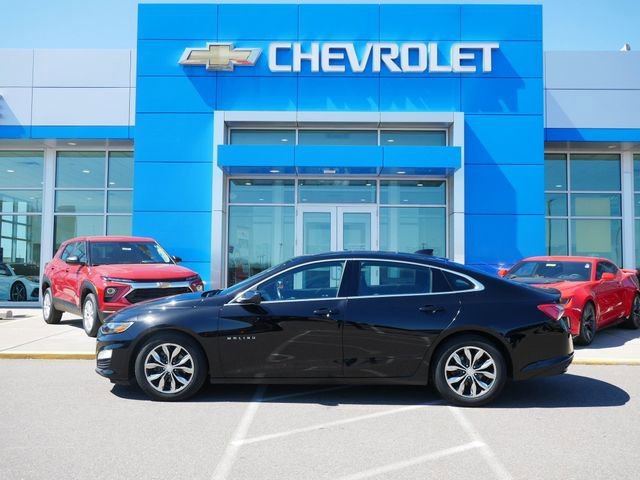 Used 2021 Chevrolet Malibu 1LT with VIN 1G1ZD5ST1MF057223 for sale in Roseville, Minnesota