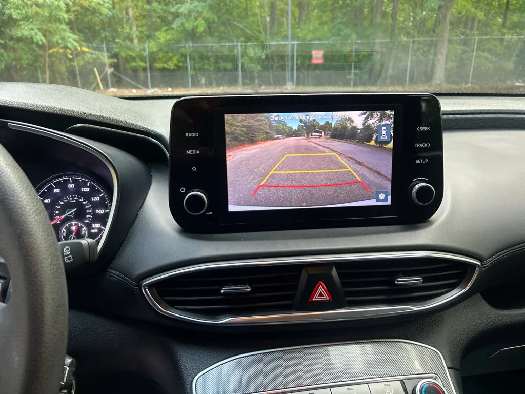 Used 2023 White Hyundai SE image 19