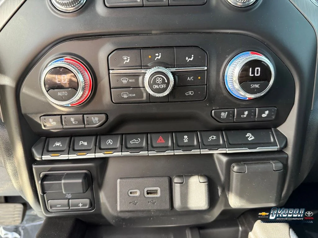 Used 2021 Green GMC Denali image 12