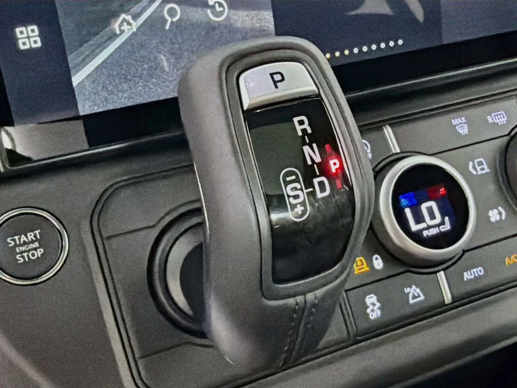 New 2026 Borasco Grey Land Rover X-Dynamic SE image 17