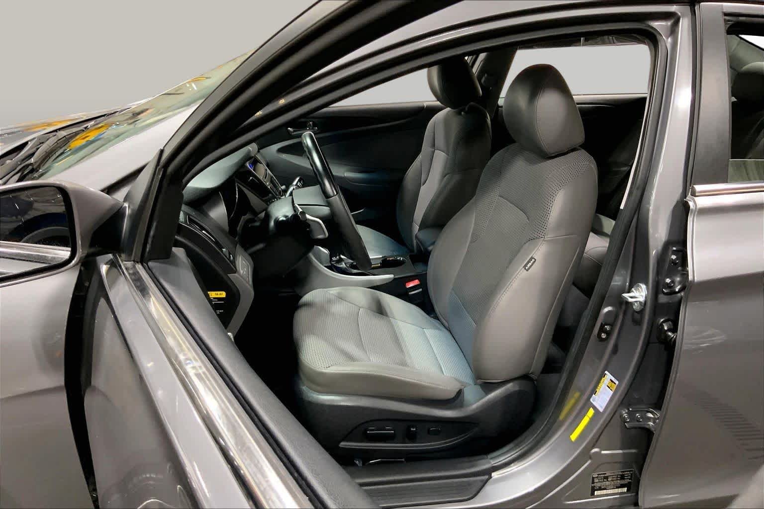 Used 2011 Harbor Gray Metallic Hyundai SE image 7