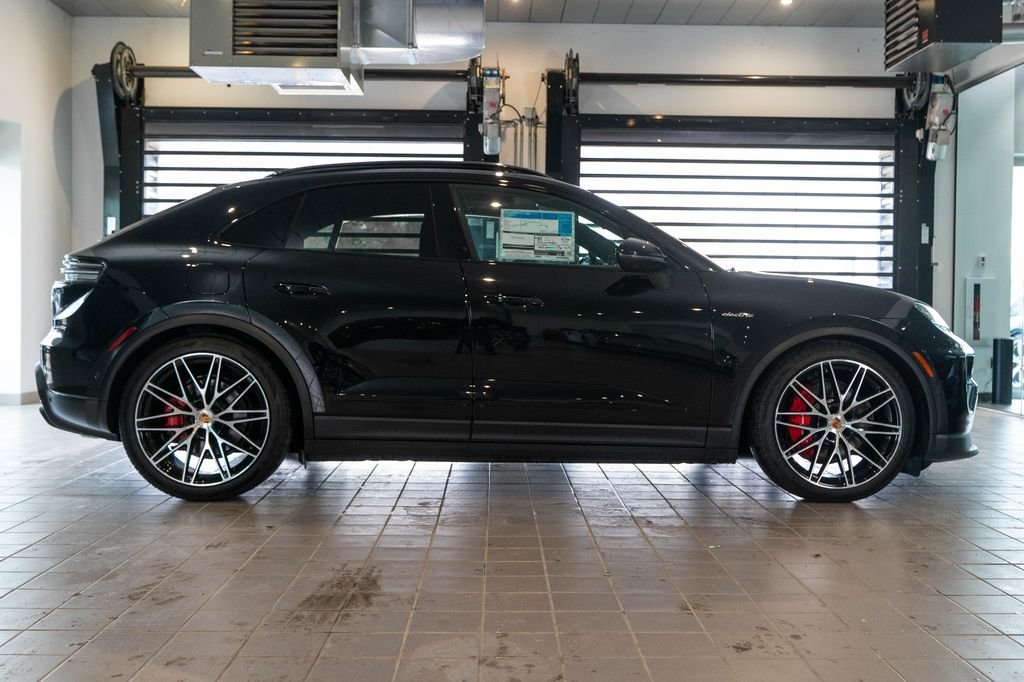 Used 2025 Porsche Macan S with VIN WP1AB2XA4SL154555 for sale in Glendale, WI