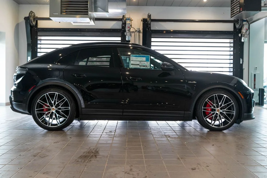 Used 2025 Porsche Macan S with VIN WP1AB2XA4SL154555 for sale in Glendale, WI
