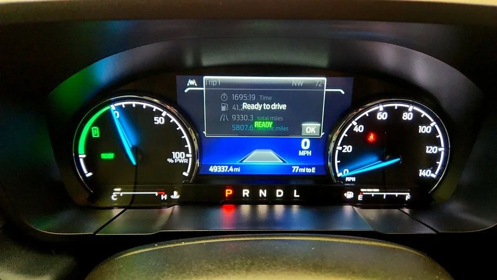 Used 2023 Cyber Orange Metallic Tricoat Ford LARIAT FWD SuperCrew w/ Black Appearance Pkg & Luxury Pkg image 15
