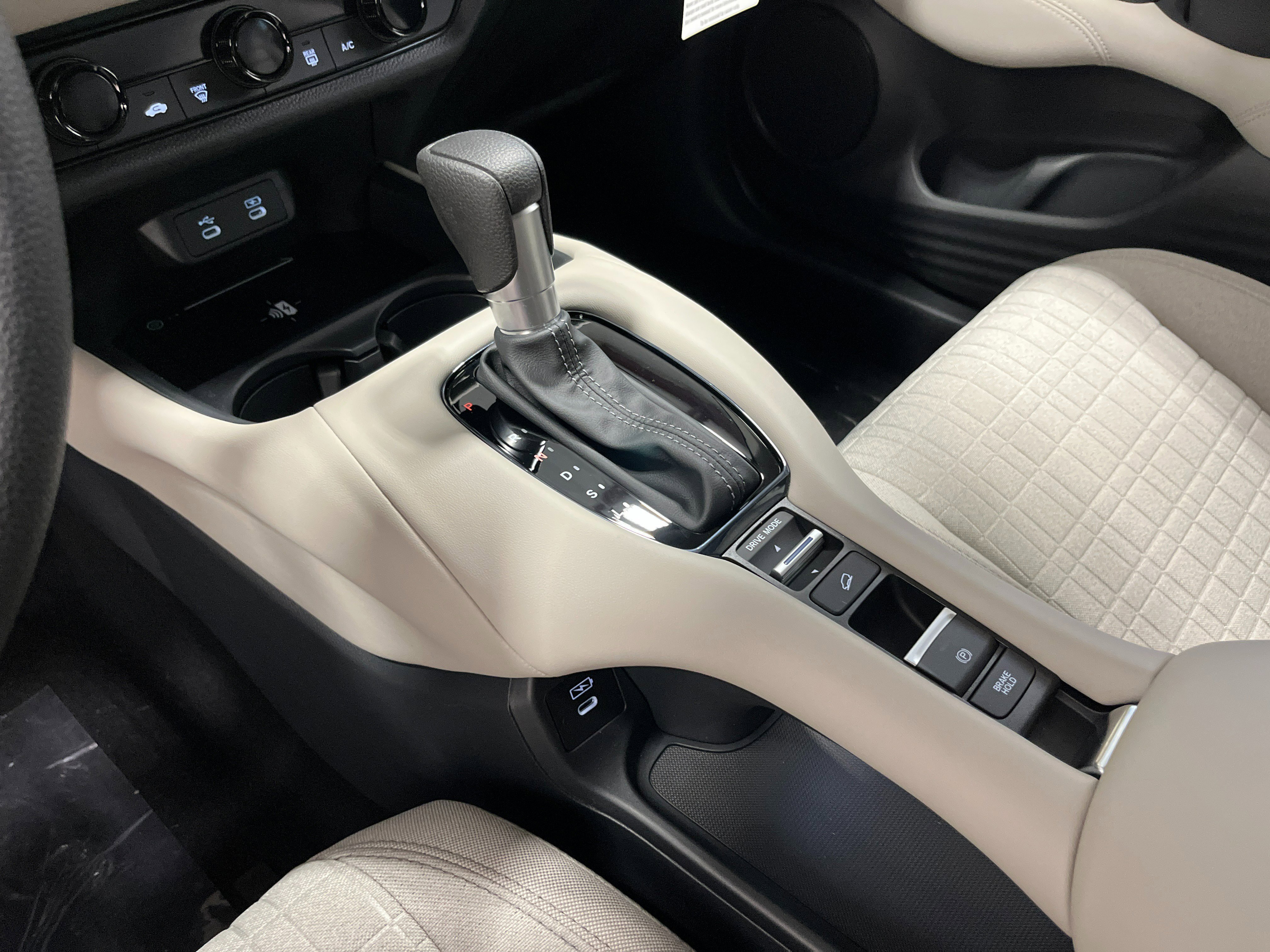 New 2027 Platinum White Pearl Honda LX image 16