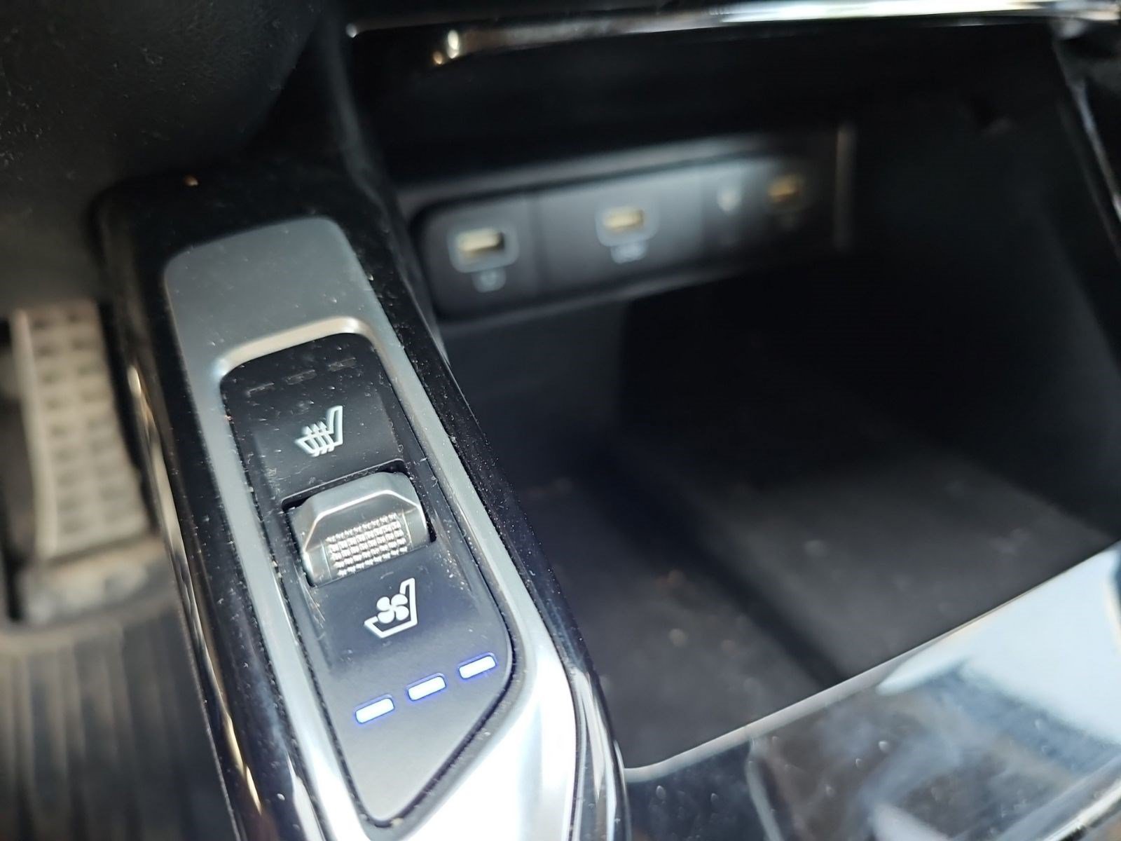 Used 2022 Everlasting Silver Kia X-Line SX Prestige image 22