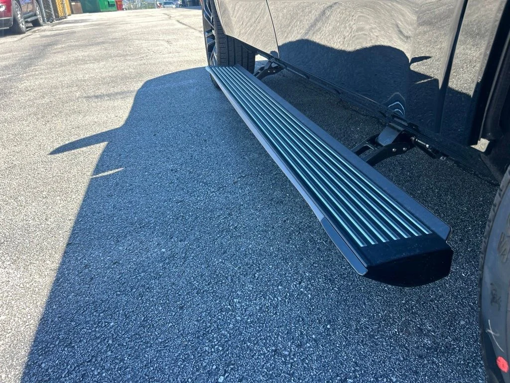 New 2026 High Gloss Black Exterior Paint Jeep Summit Reserve image 11