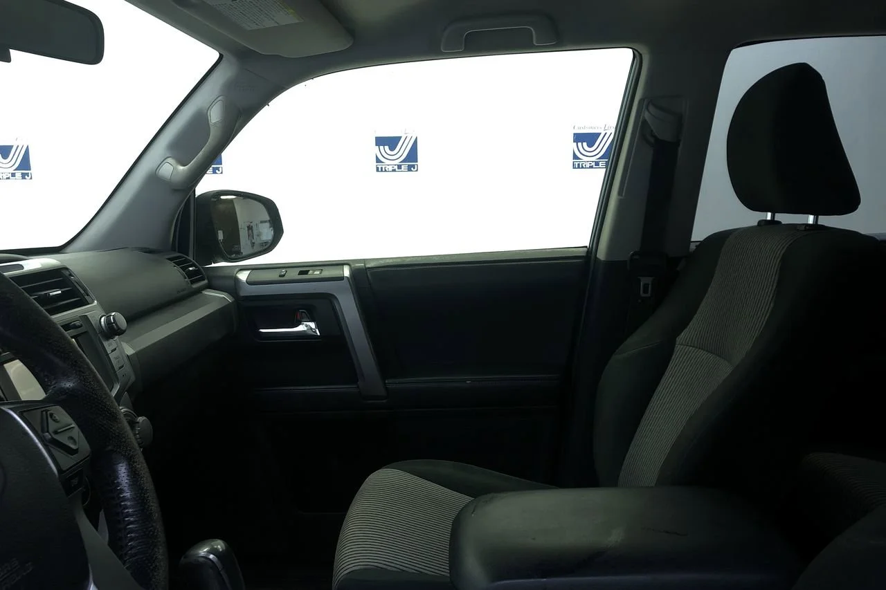 Used 2014 Nautical Blue Pearl Toyota SR5 image 12