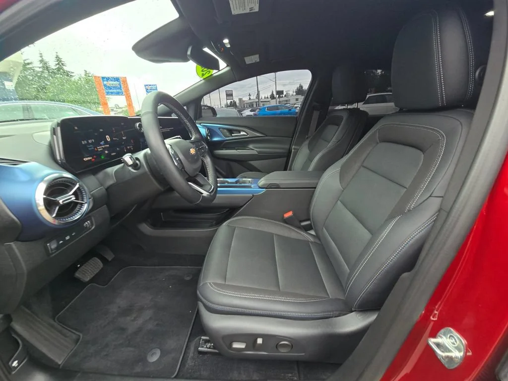 Used 2025 Radiant Red Tintcoat Chevrolet LT image 20