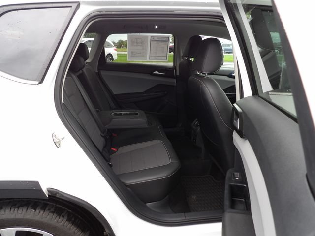 Used 2023 Pure White Volkswagen 1.5T SE image 40