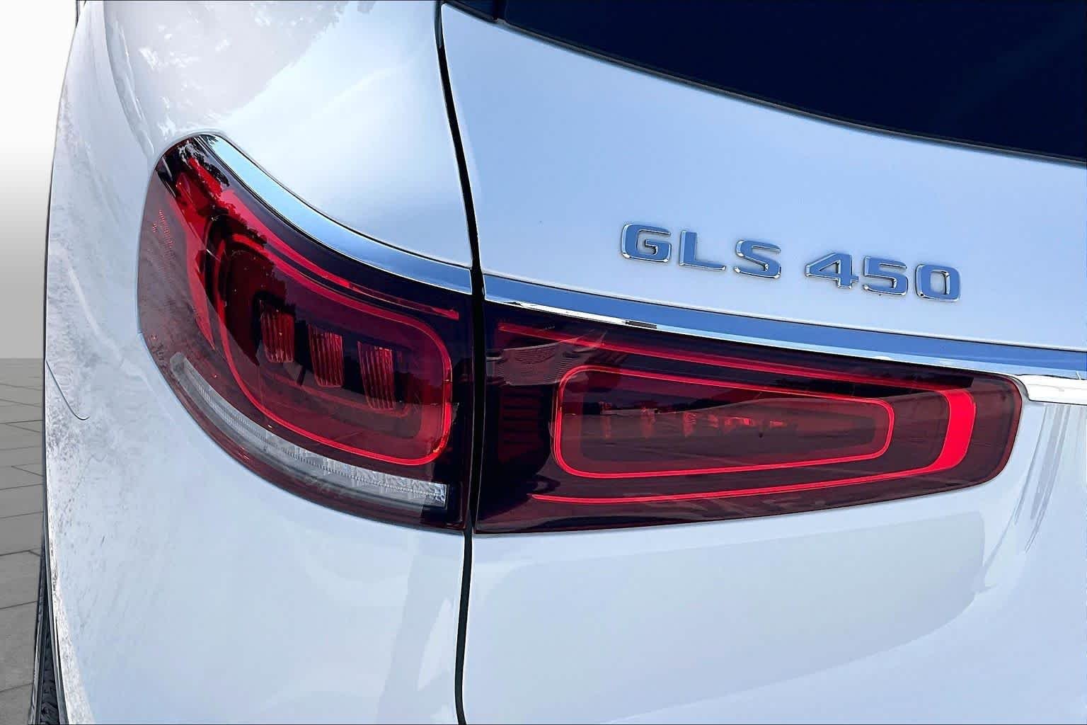 Used 2020 Polar White Mercedes-Benz GLS 450 image 29
