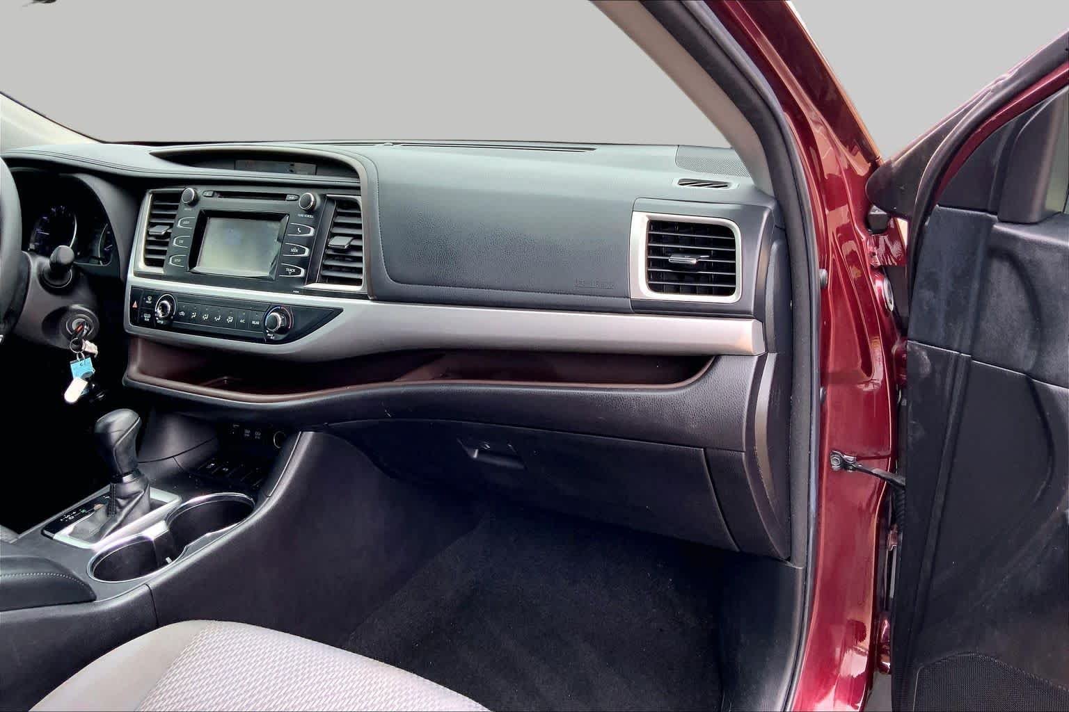 Used 2018 Ooh La La Rouge Mica Toyota LE image 18