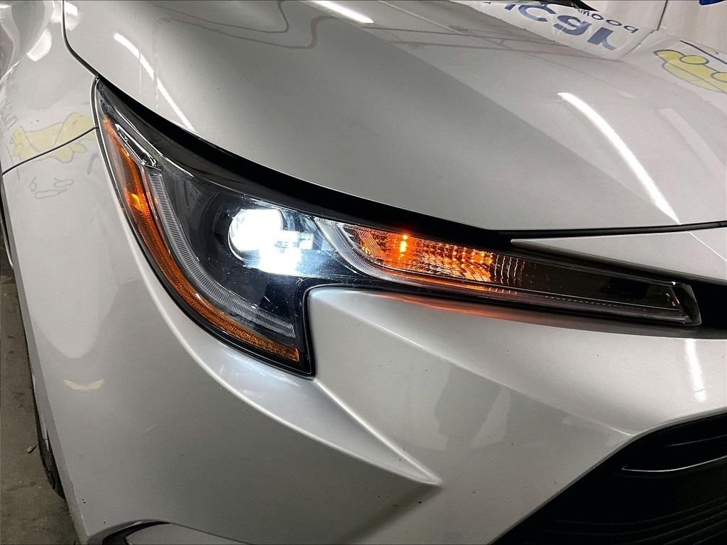 Used 2025 Silver Toyota LE image 30