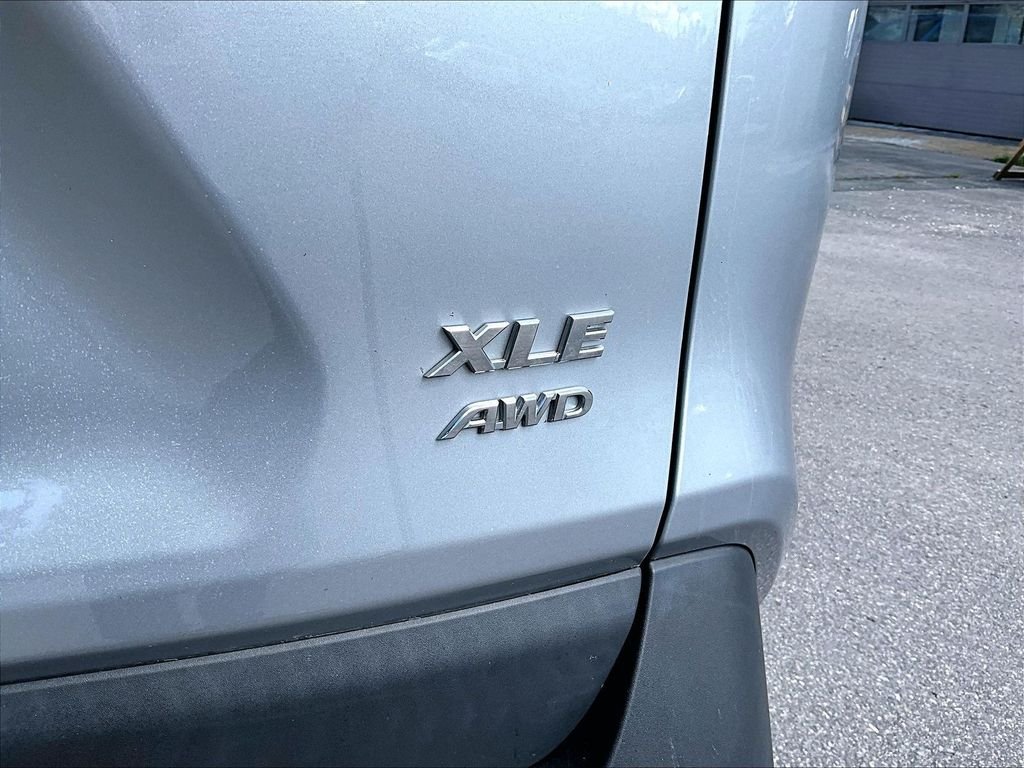 Used 2020 Silver Sky Metallic Toyota XLE image 28