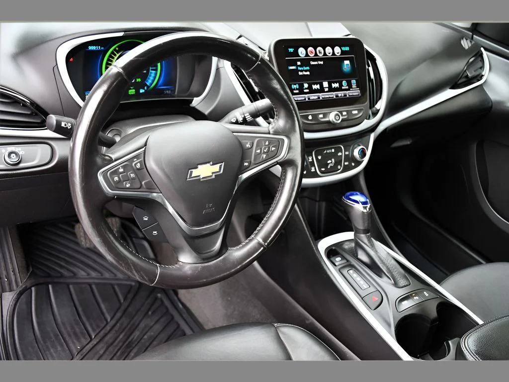 Used 2018 Silver Ice Metallic Chevrolet LT image 15