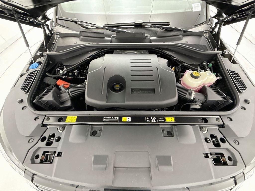 New 2026 Santorini Black Land Rover Dynamic SE image 29