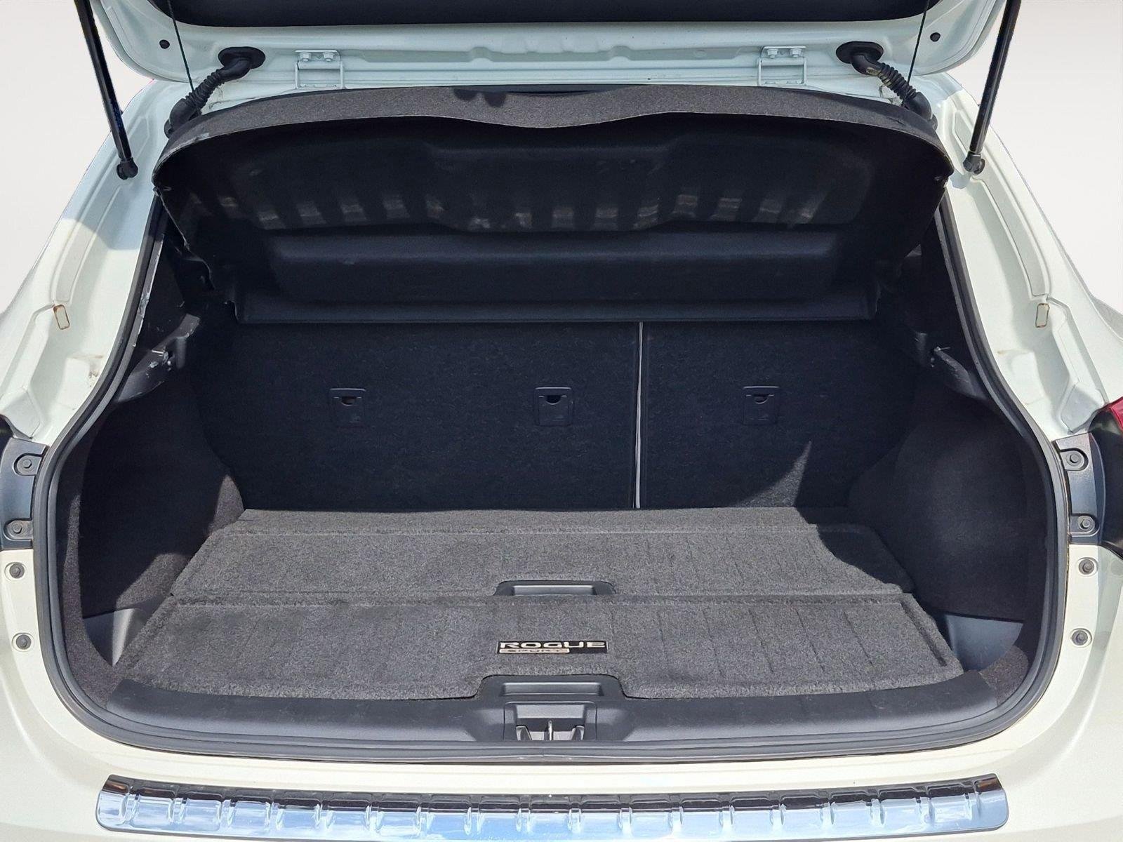 Used 2018 Pearl White Nissan SL image 19