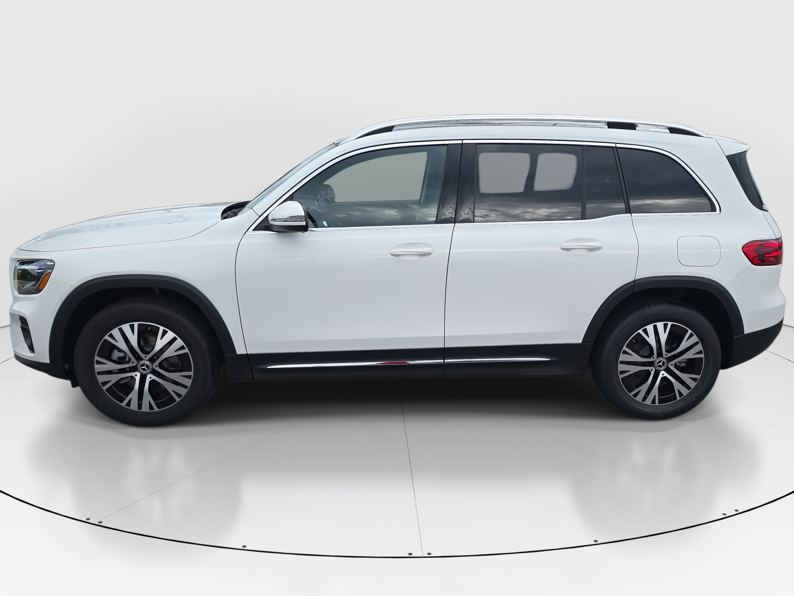 New 2025 Polar White Mercedes-Benz GLB250 image 8