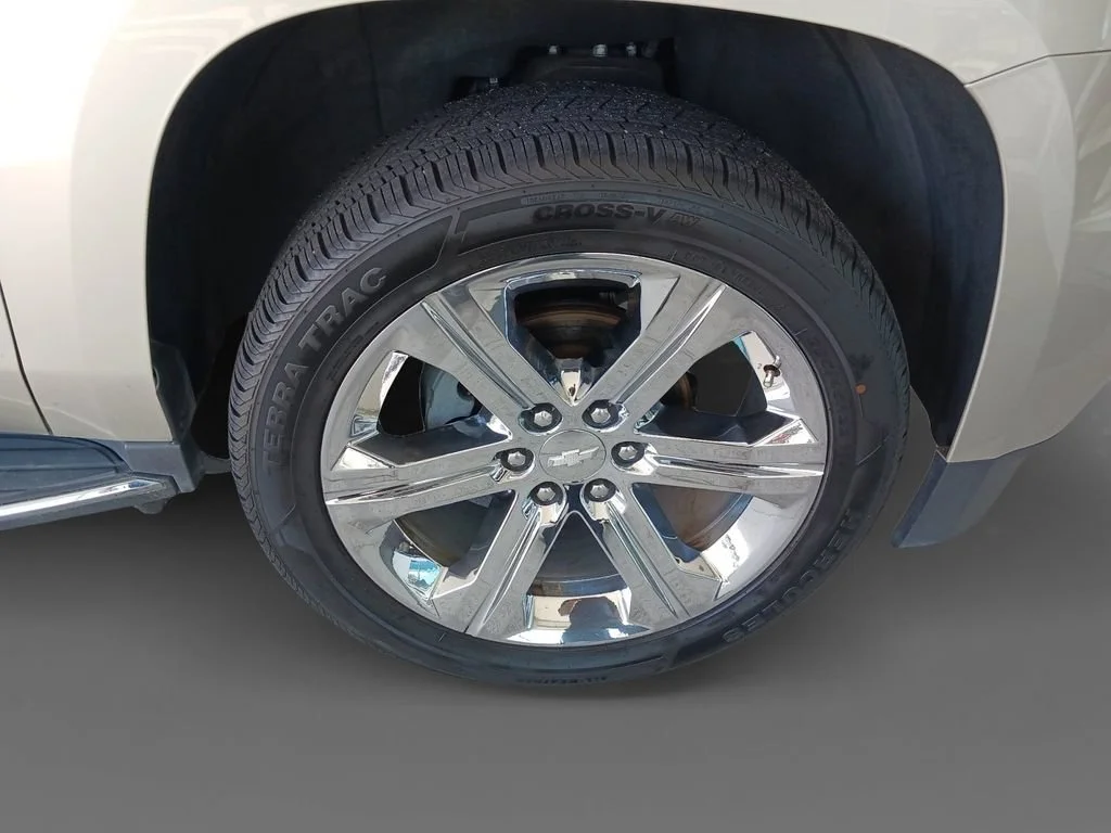 Used 2017 CHAMPAGNE SILVER METALLIC Chevrolet Premier image 16