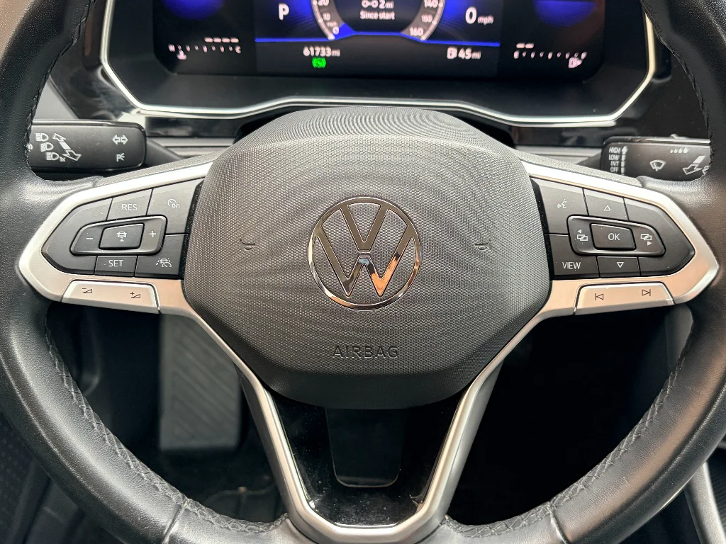 Used 2024 Pyrite Silver Metallic Volkswagen SE image 14