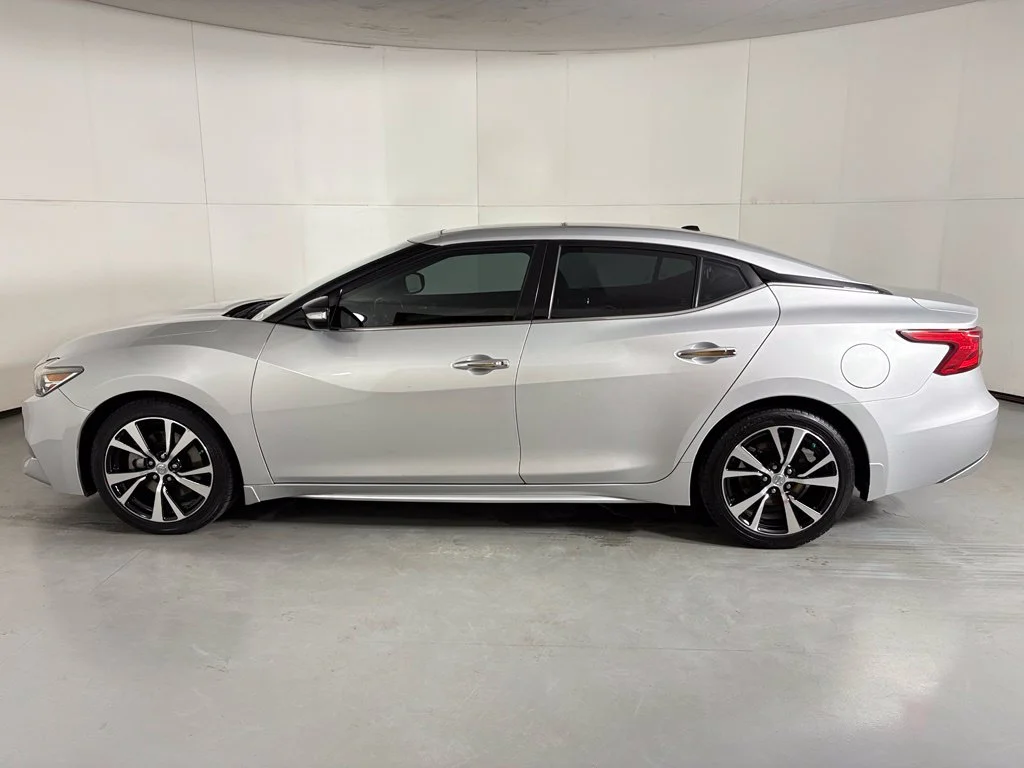 Used 2018 Silver Nissan 3.5 SL image 5