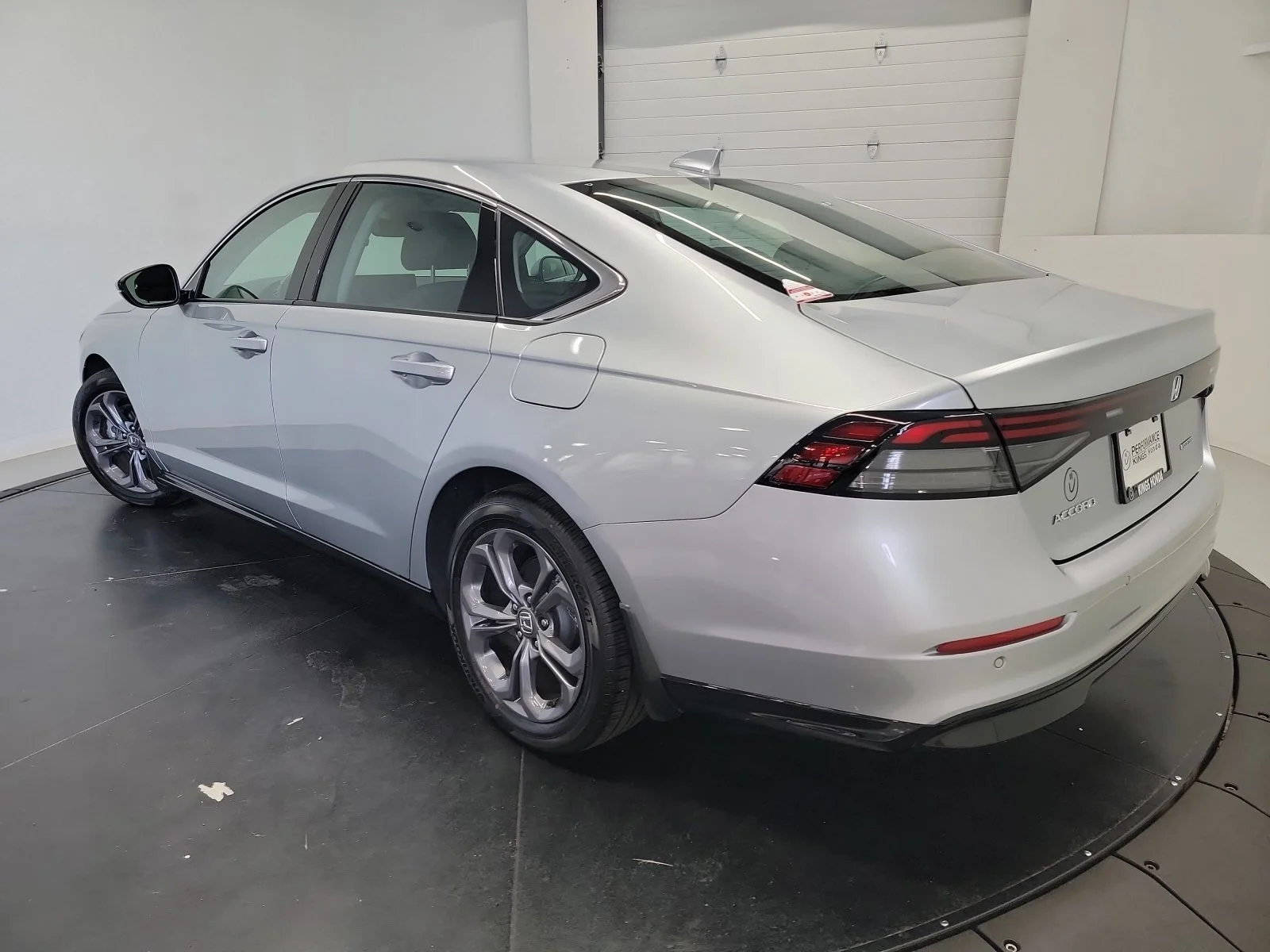 Certified Used 2025 Solar Silver Metallic Honda EX-L image 6