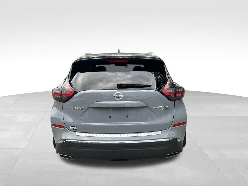 Used 2021 Gray Nissan Platinum image 4