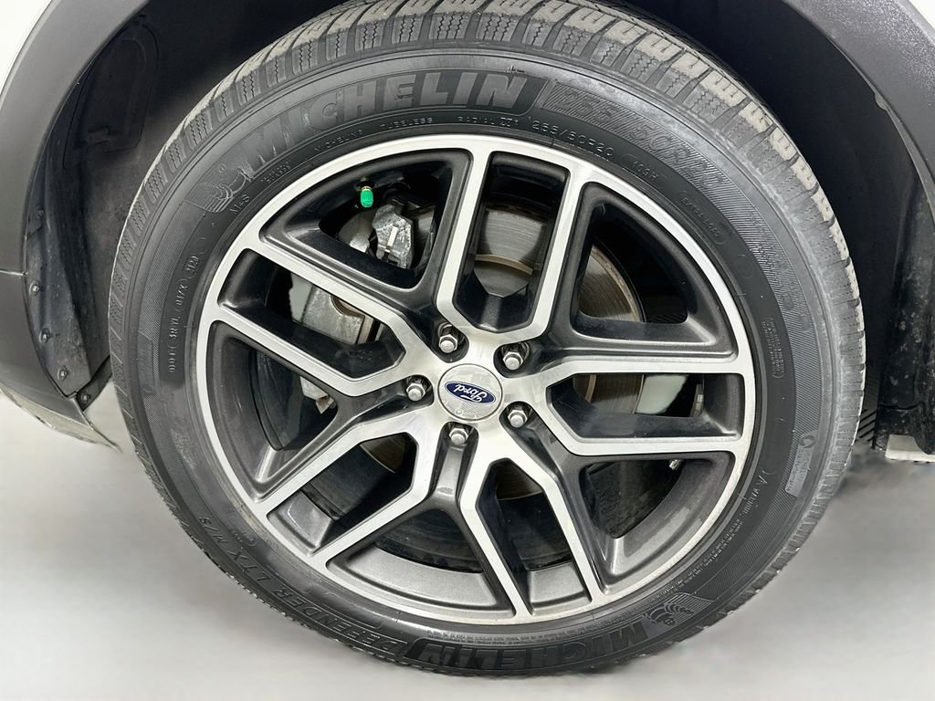 Used 2017 White Platinum Clearcoat Metallic Ford Sport image 33