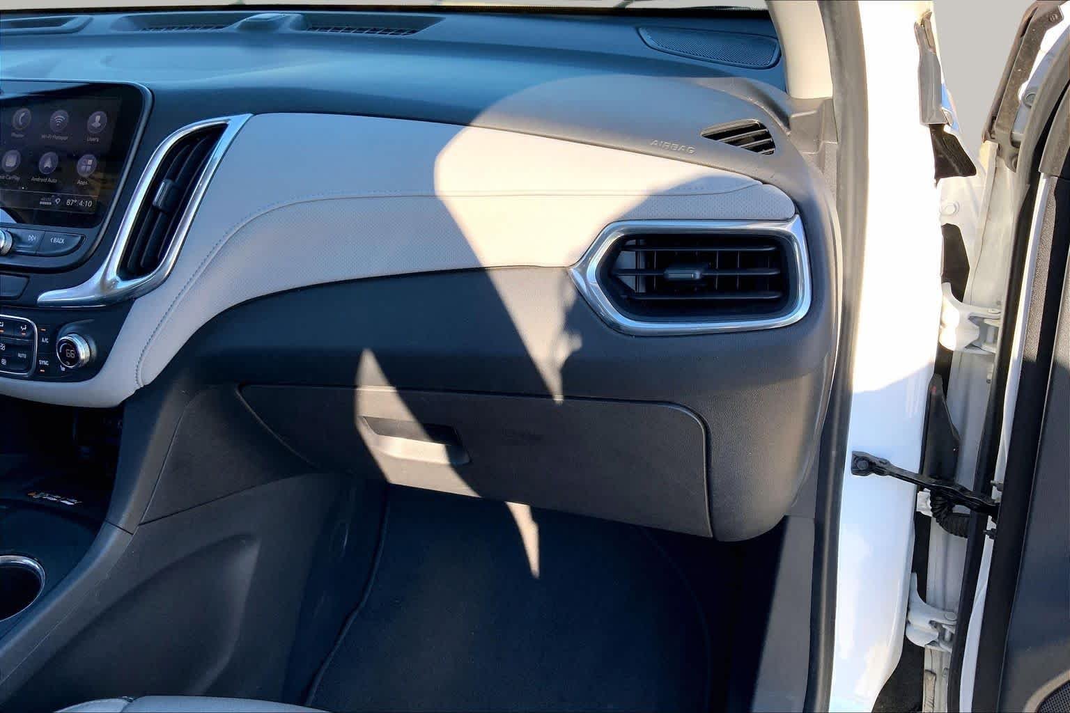 Used 2020 Iridescent Pearl Tricoat Chevrolet Premier image 18