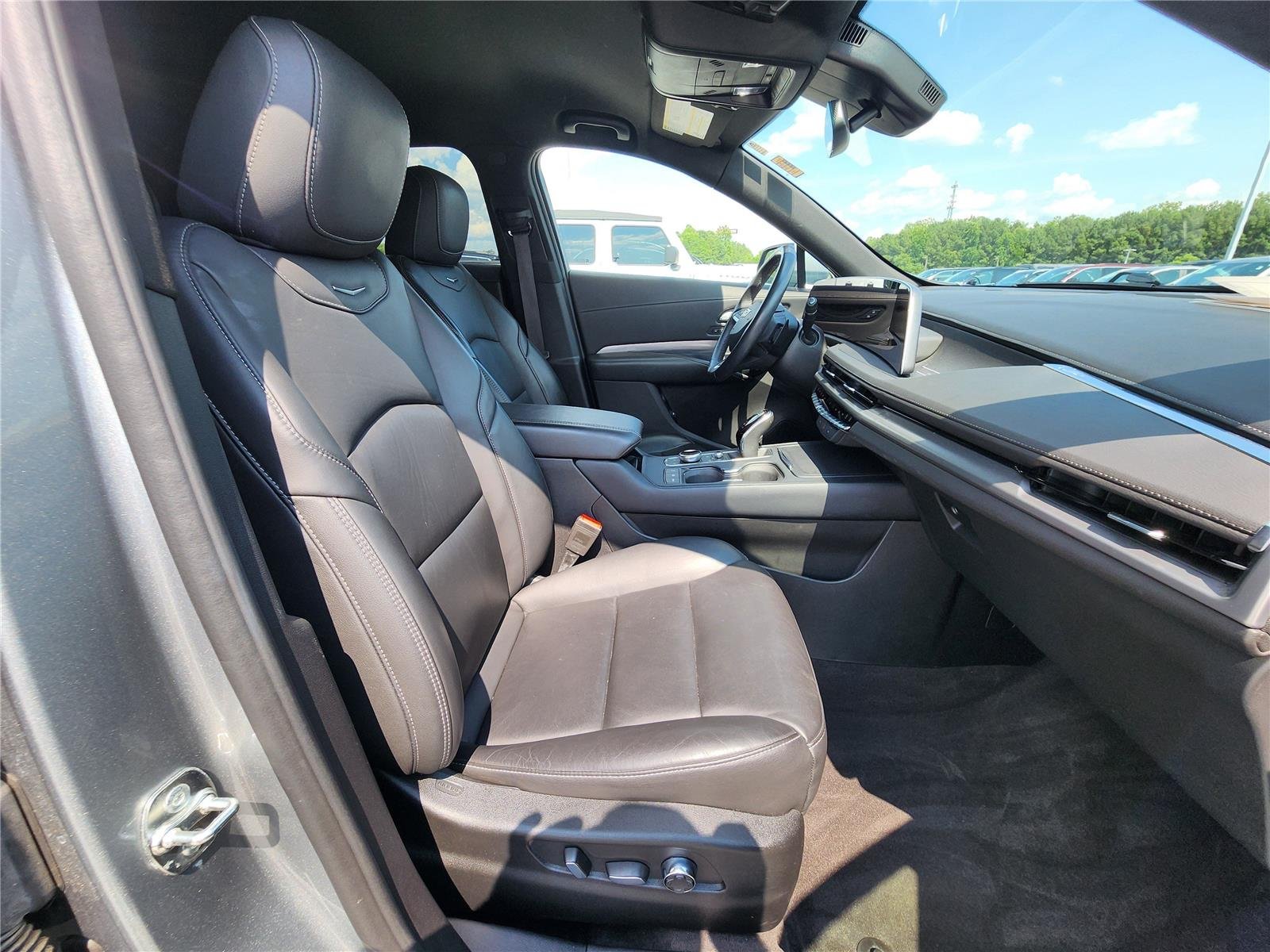 Used 2025 Argent Silver Metallic Cadillac FWD Premium Luxury image 7