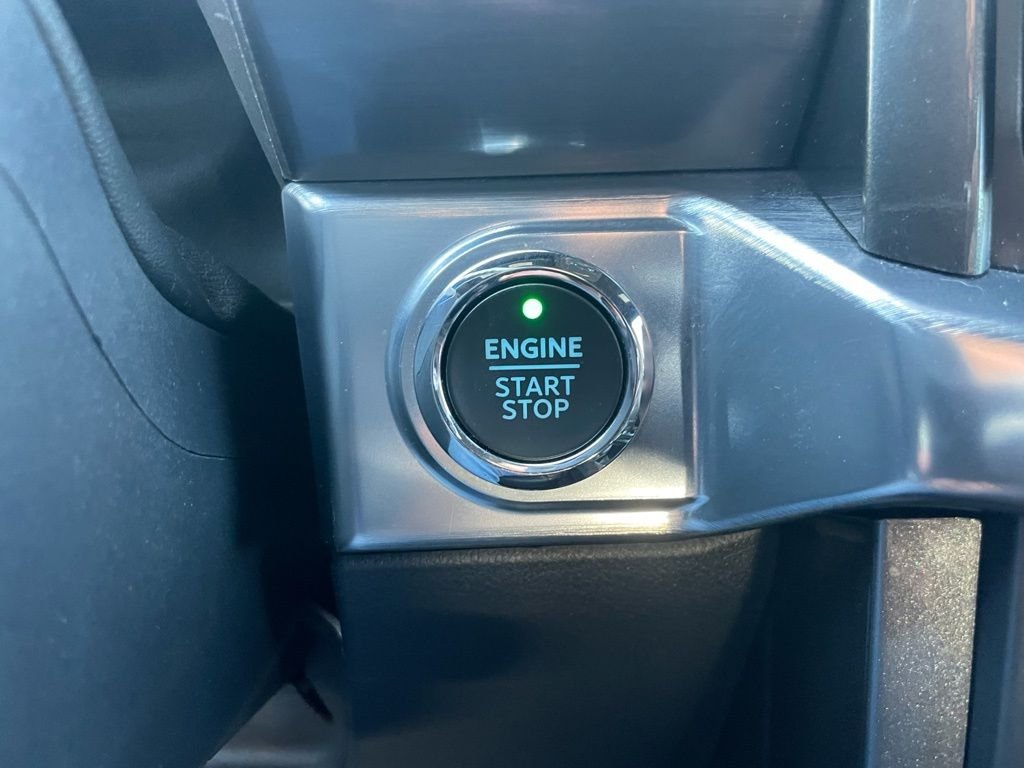 Used 2022 Silver Ford Lariat image 48