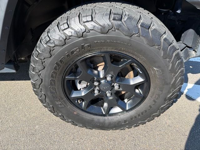 Used 2020 Gray Jeep Unlimited Sport image 25