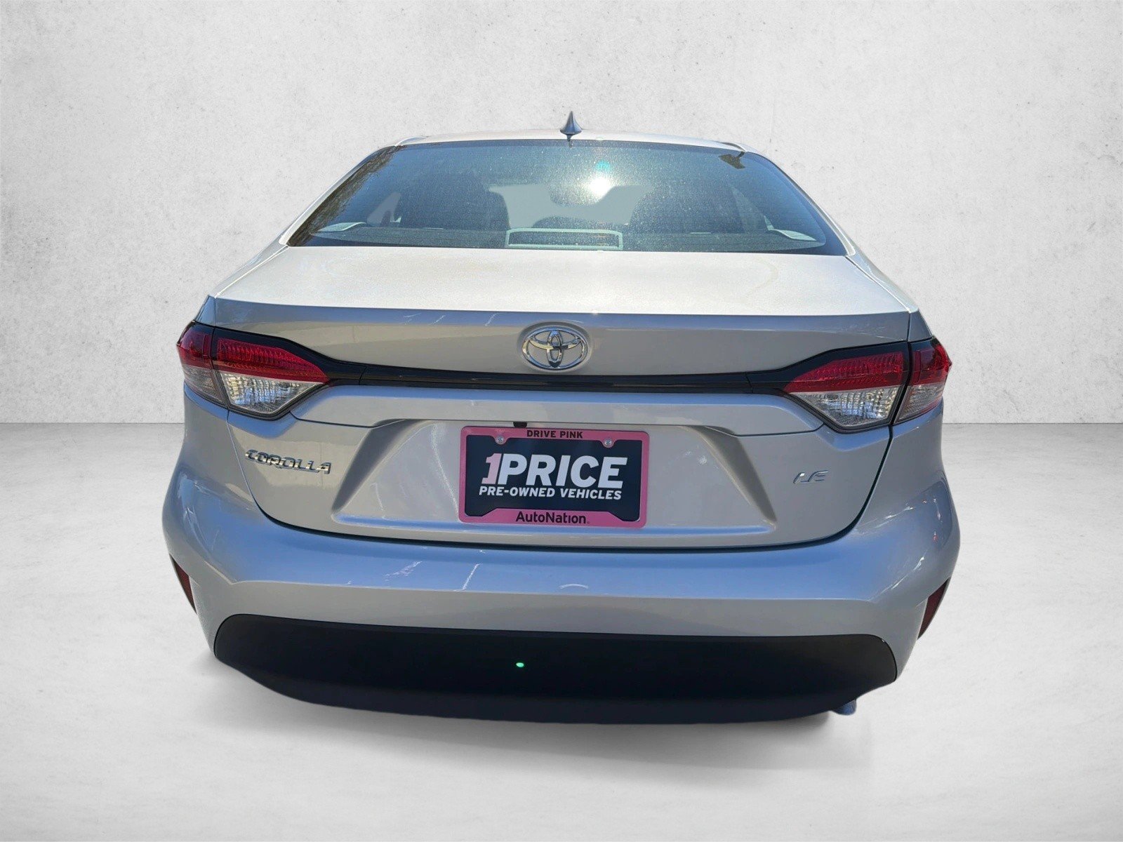 New 2027 Classic Silver Metallic Toyota LE image 4