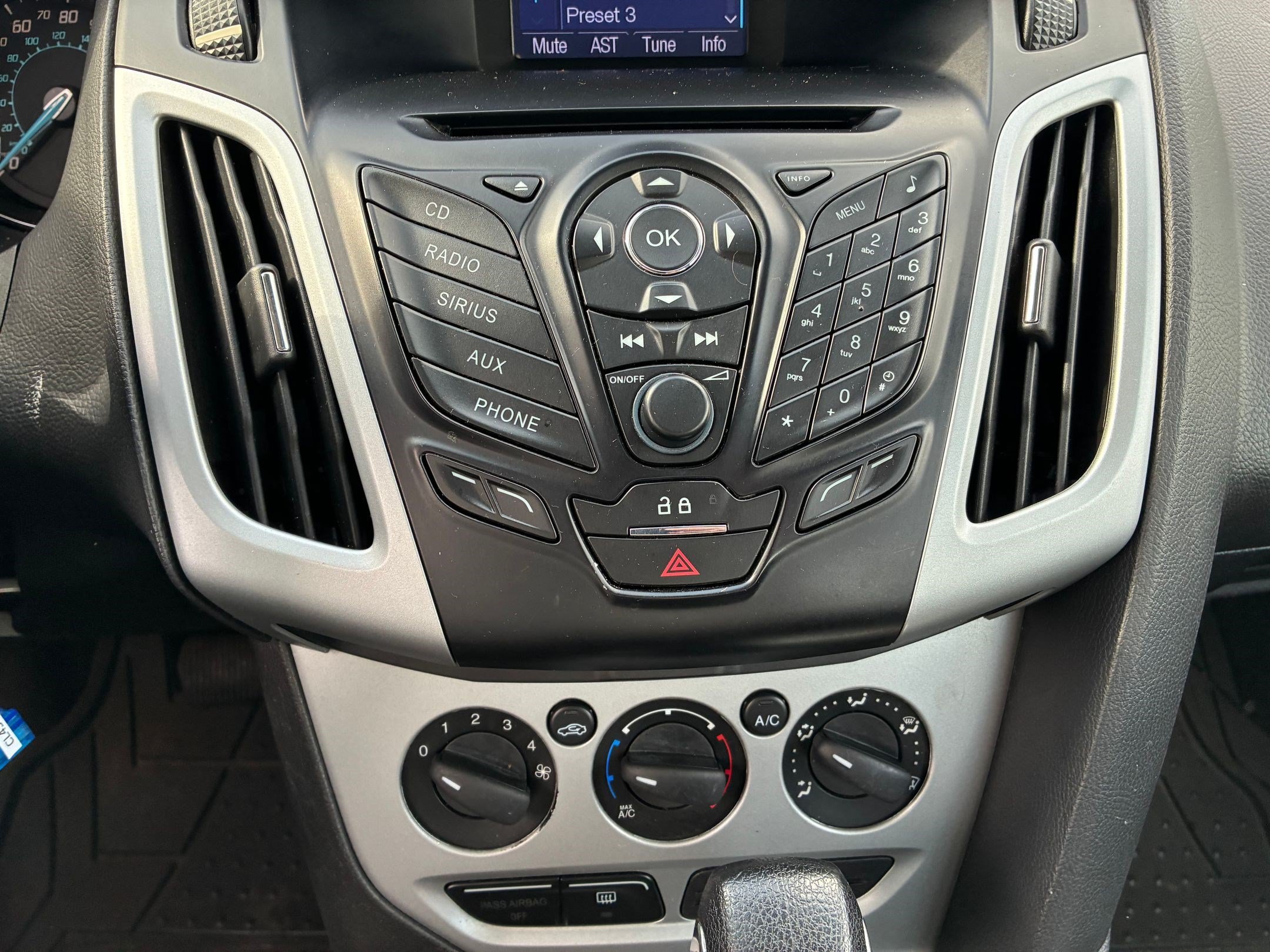 Used 2012 Ingot Silver Ford SE image 31