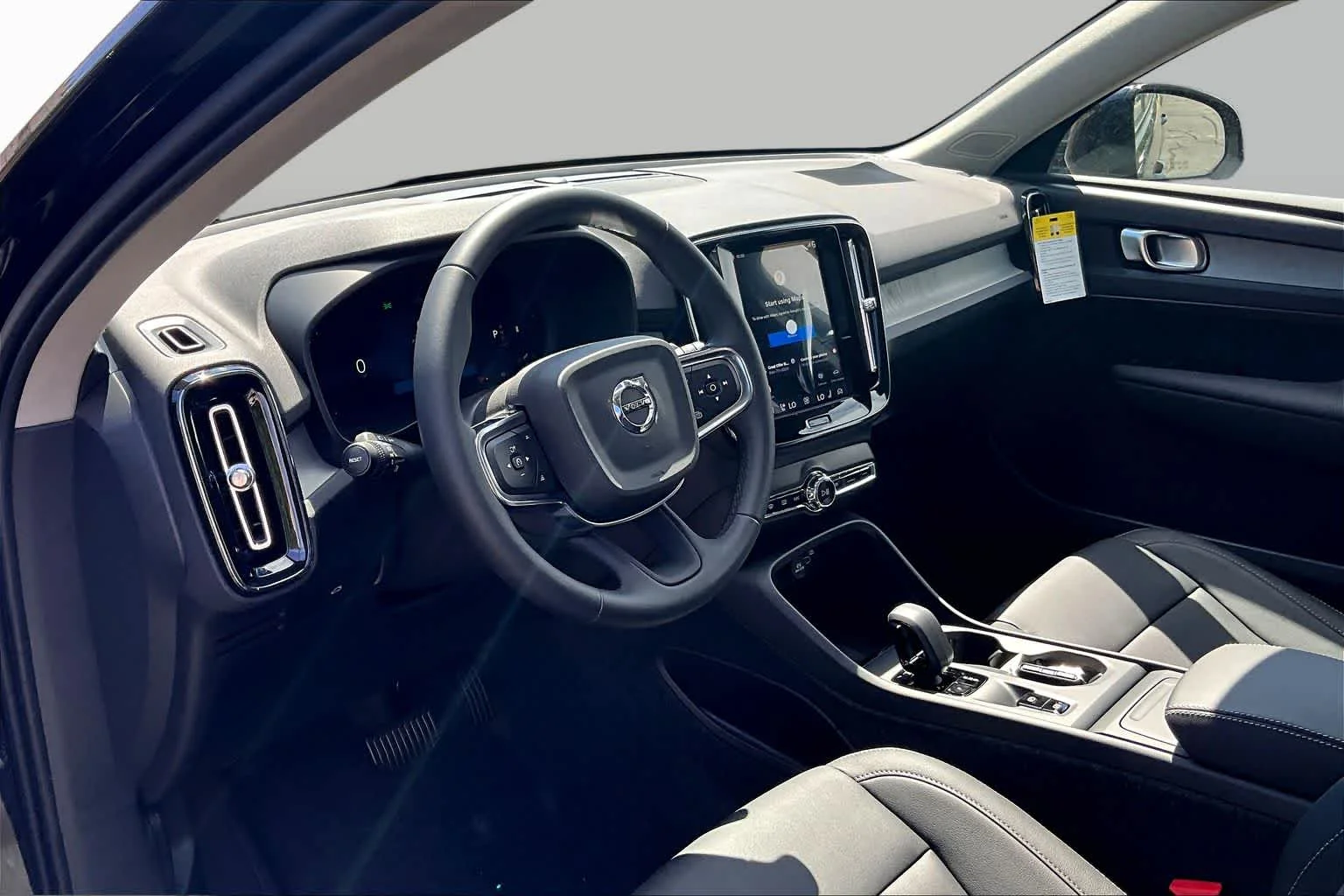 2026 Volvo XC40 Core - Photo 9