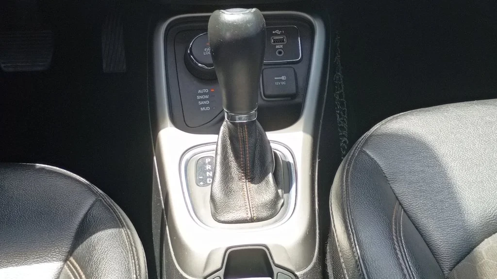 Used 2021 White Jeep Latitude image 23