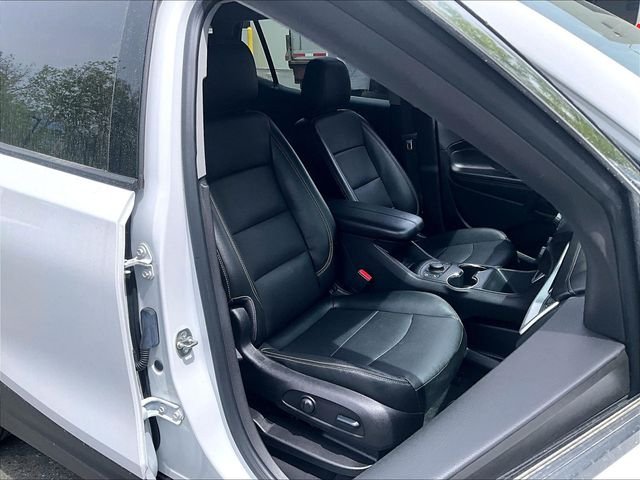 Used 2024 White GMC SLT image 7