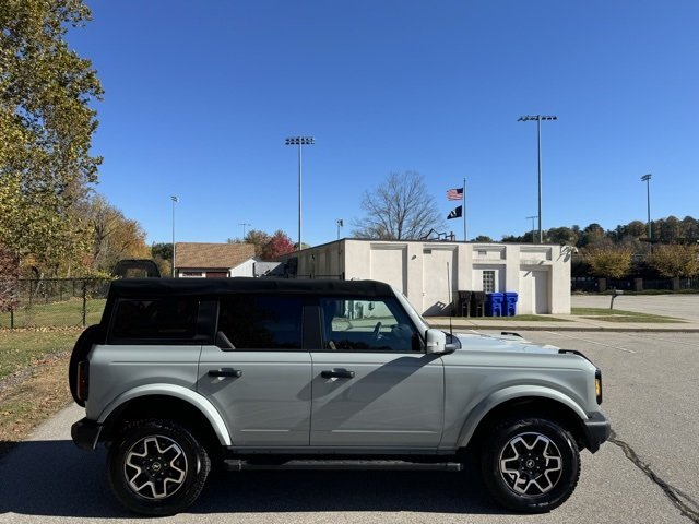 2022 Ford Bronco Outer Banks photo 4