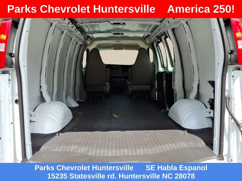New 2026 Summit White Chevrolet WT image 27