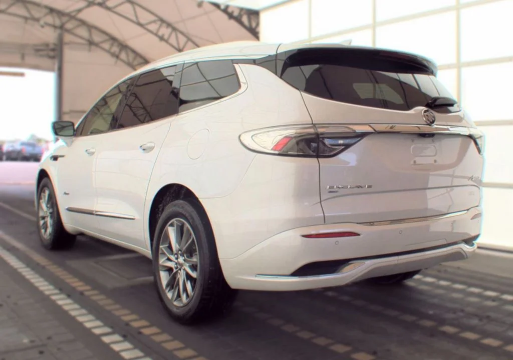 Used 2023 White Buick Avenir image 3