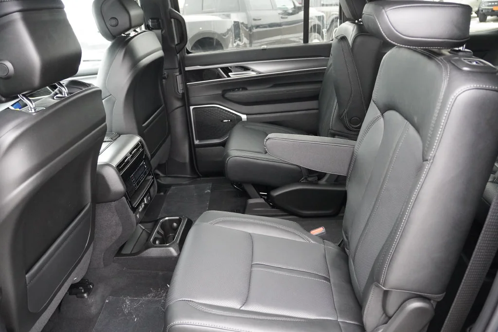 New 2026 Steel Blue Exterior Paint Jeep Limited Altitude image 14