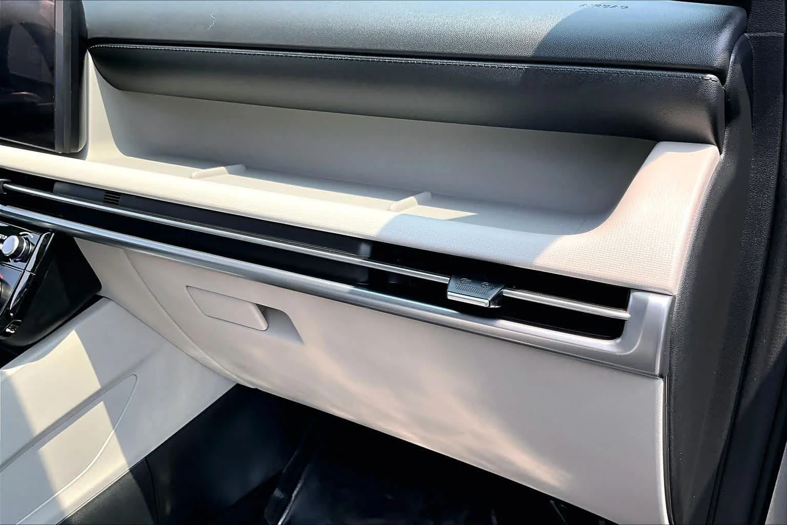 Used 2026 Shimmering Silver Hyundai SEL image 19