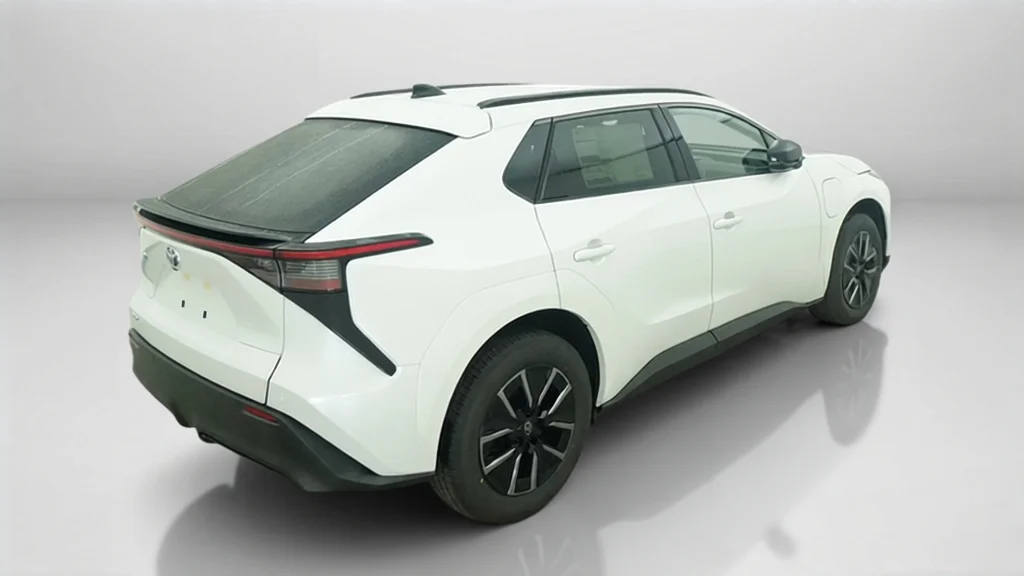 New 2027 Wind Chill Pearl Toyota XLE image 9