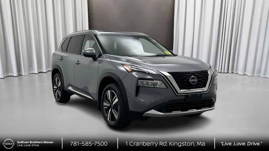 Used 2023 Gray Nissan Platinum image 3