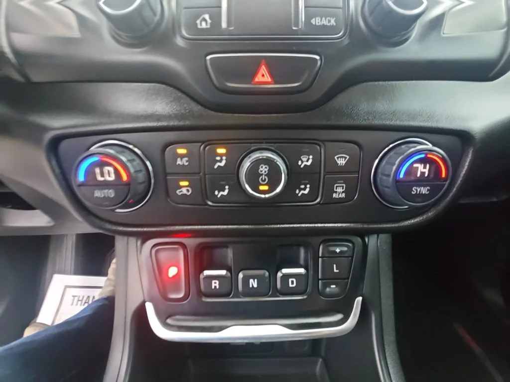 Used 2019 SUMMIT WHITE GMC SLT image 17