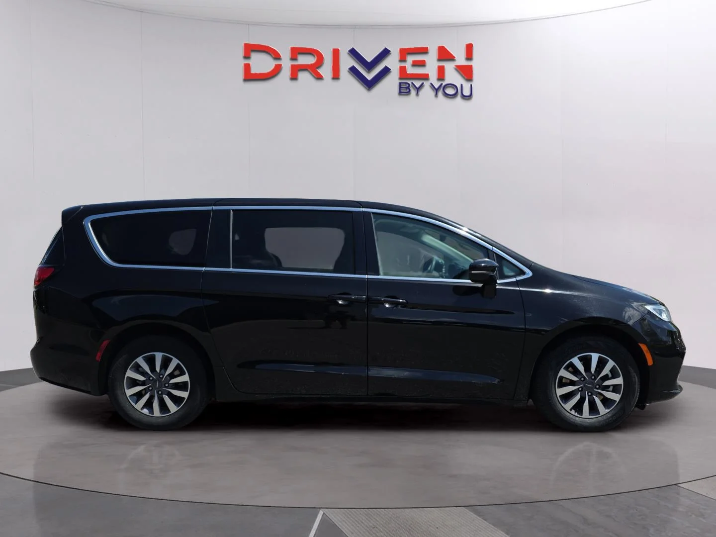 Used 2024 Black Chrysler Hybrid Select image 6
