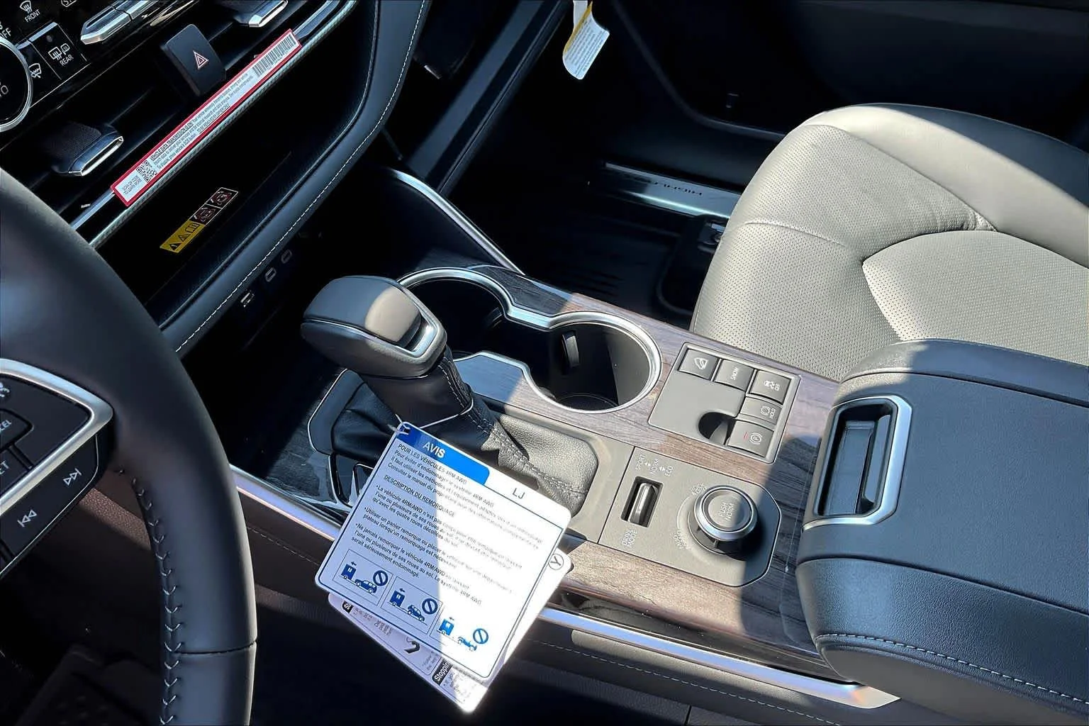 New 2026 Wind Chill Pearl Toyota Platinum image 7