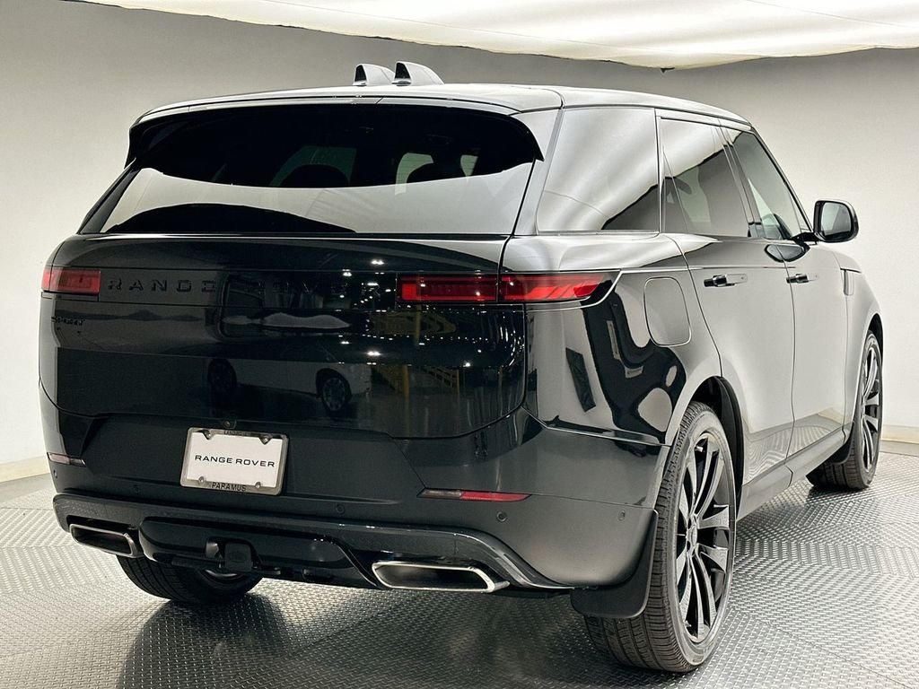 New 2026 Santorini Black Land Rover SE image 3
